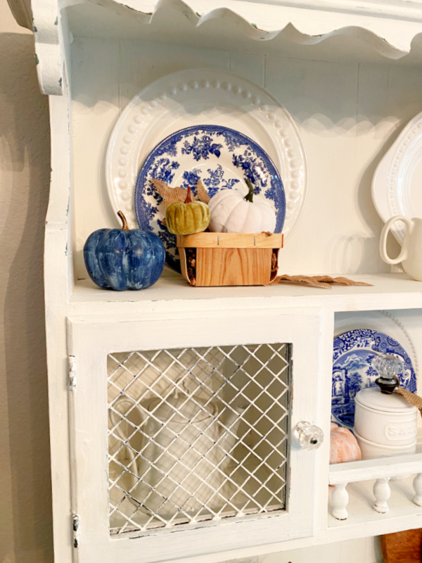 Blue and white plate vignette