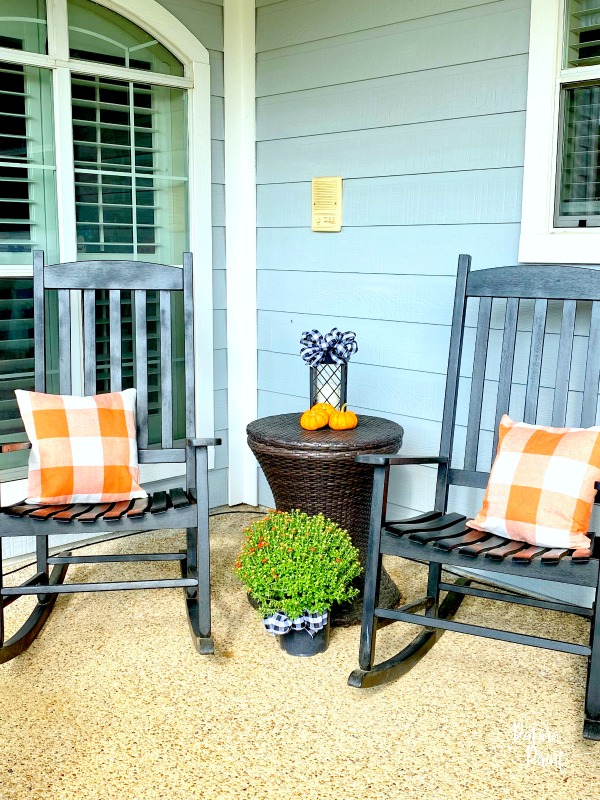 rocking chairs, fall pillows