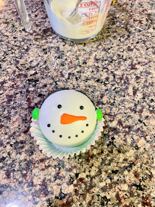snowman hot cocoa bomb